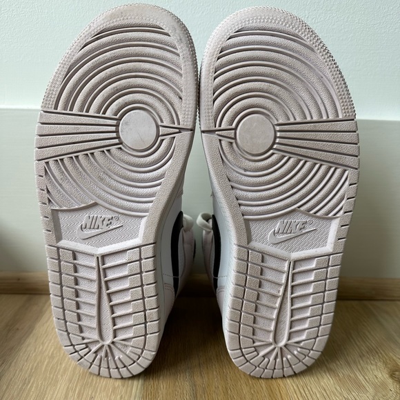 Women’s Air Jordan 1 Mid pink, white and black size 5.5 - Picture 2 of 4